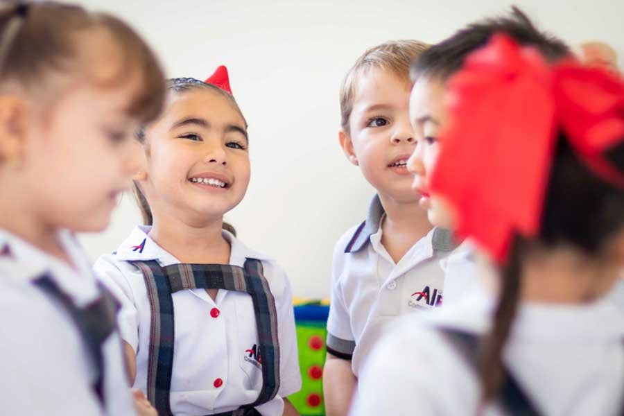 Niños en Alianz Comunidad Estudiantil Reglamento Escolar